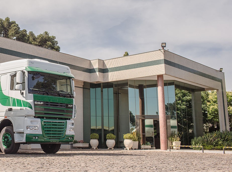 Caminhão da Transportadora Verdes Campos